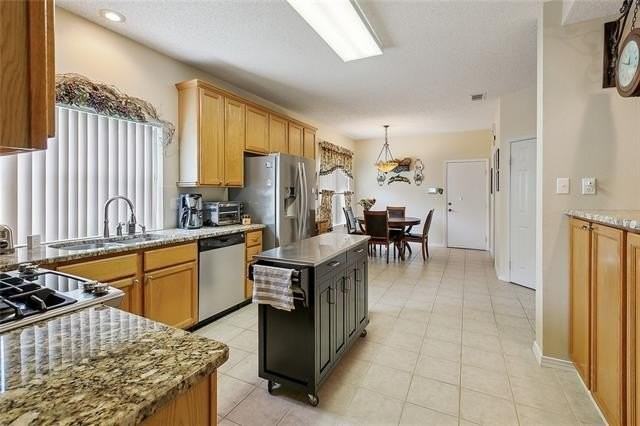 3126 Meadow Lake Dr E - Photo 6 of 11