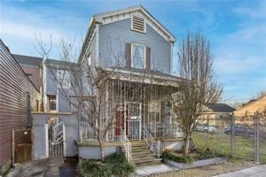 featured image of 1136 Touro St