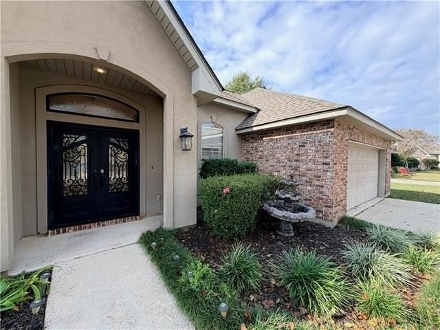 236 Calumet Dr - Photo 2 of 33