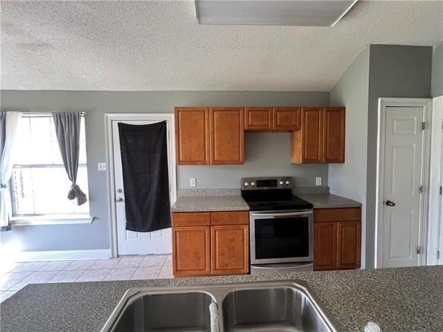 5620 4th St - Photo 5 of 22