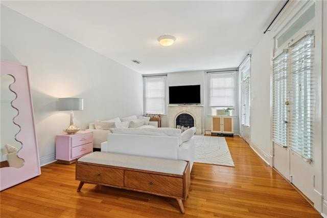 2431 Calhoun St - Photo 4 of 10