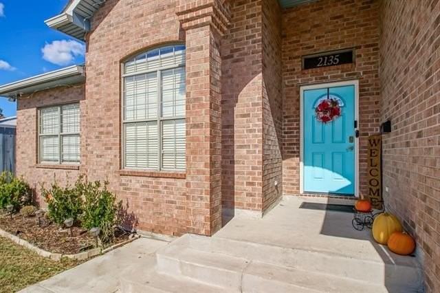 2135 Deerfield Rd - Photo 3 of 34