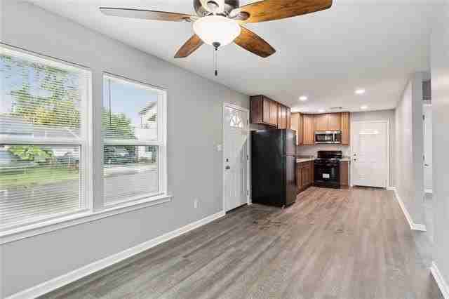 240 Clayton Dr - Photo 3 of 10