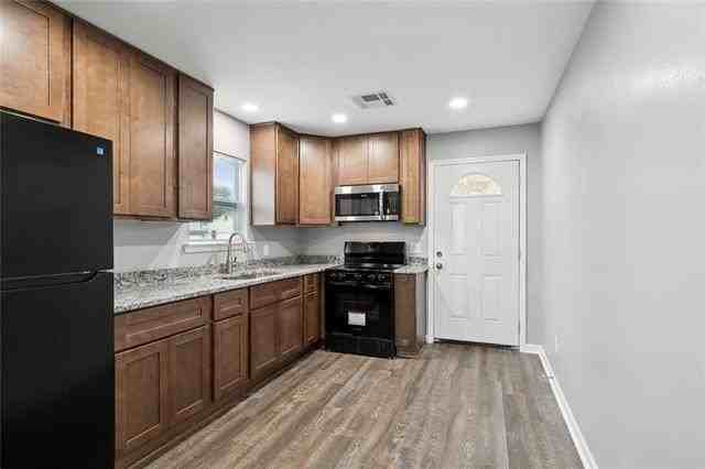 240 Clayton Dr - Photo 4 of 10