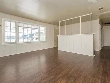 141 Rosewood Dr - Photo 3 of 8