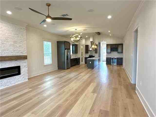 820 Calvert Ave - Photo 3 of 15