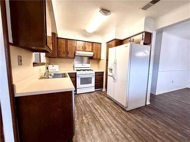 1708 Robin Dr - Photo 4 of 13