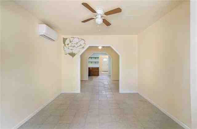 906 E Merry Ave - Photo 3 of 10