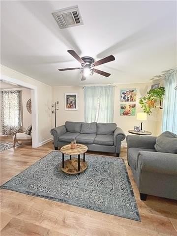 305 Morgan St - Photo 4 of 13