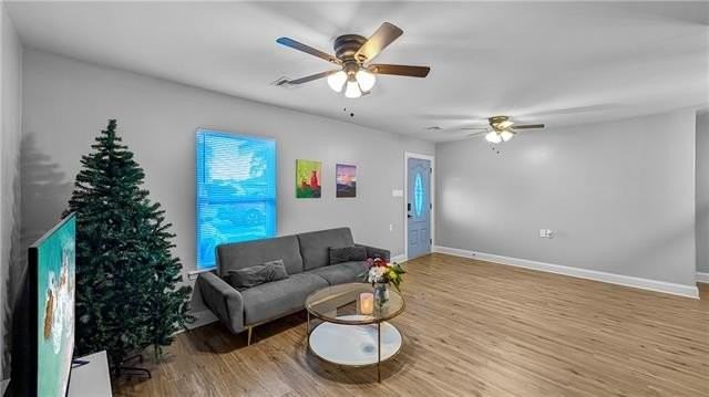 528 Grovewood Dr - Photo 3 of 19