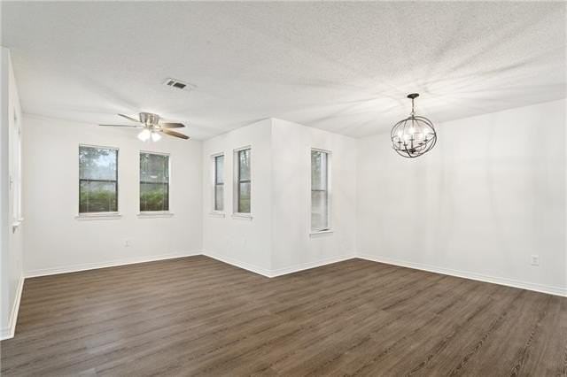 305 Teal Ct - Photo 5 of 18