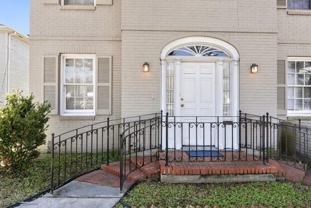 5526 S Claiborne Ave - Photo 1 of 1