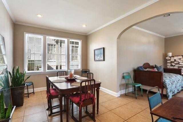 5526 S Claiborne Ave - Photo 4 of 10