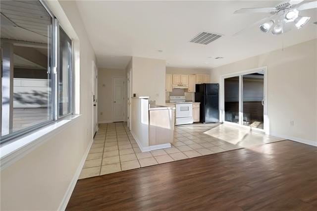 204 N Scanlan St #AB - Photo 4 of 19