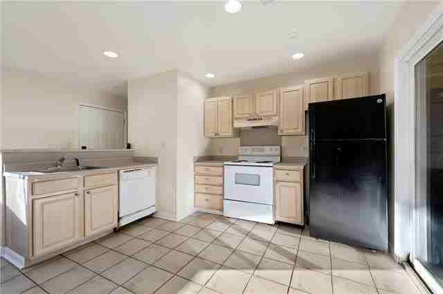 204 N Scanlan St #AB - Photo 6 of 19