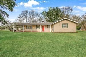 featured image of 320 Chenel St