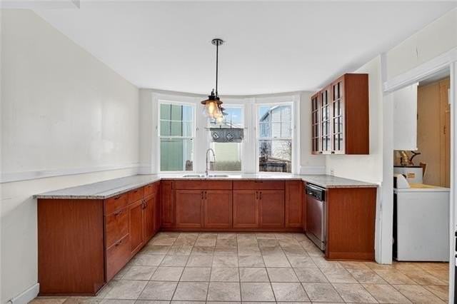 332 Virginia St - Photo 4 of 16