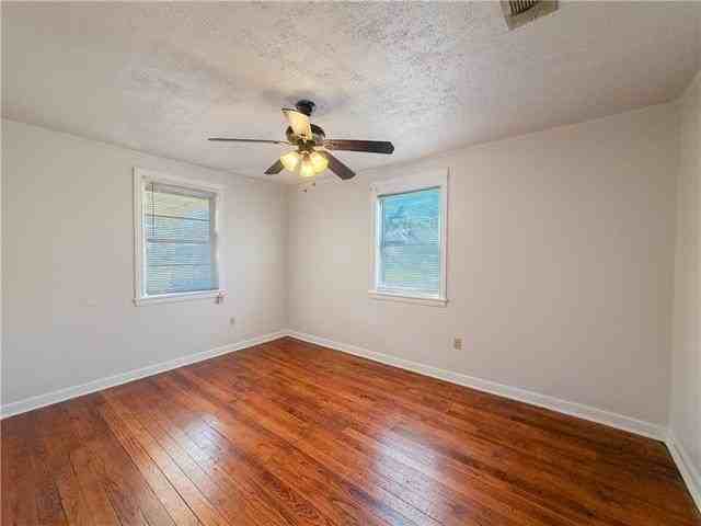 1023 Greentree Ave - Photo 3 of 6