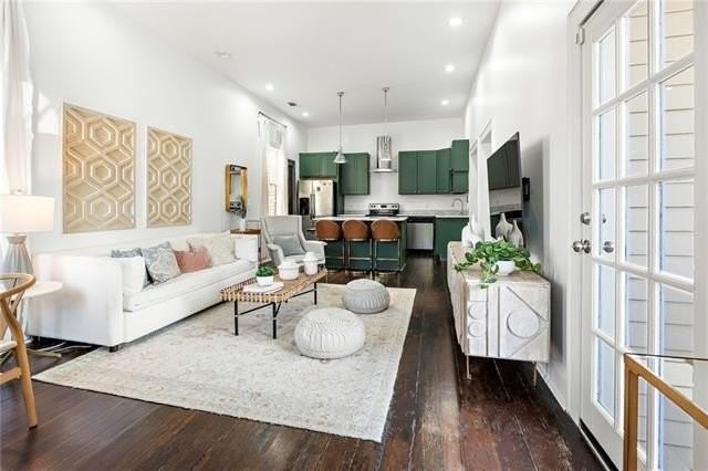 2115 Laharpe St - Photo 5 of 17