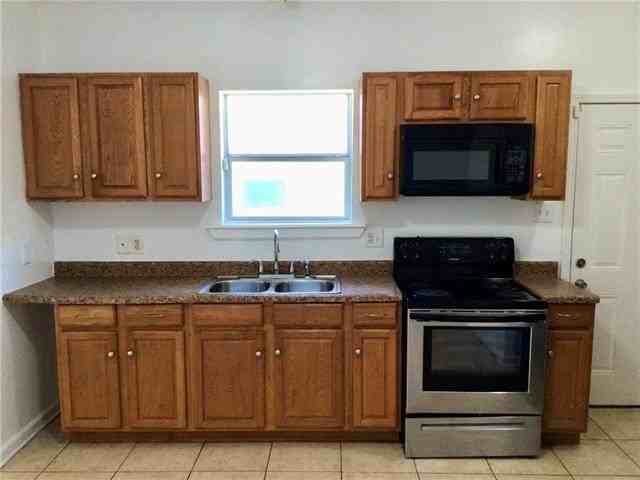 4237 General Pershing St - Photo 5 of 12