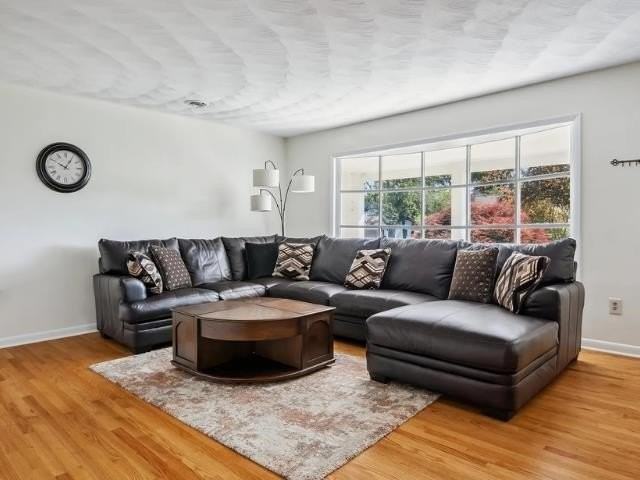 414 Stonegate Dr - Photo 5 of 37