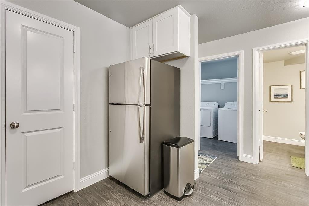 901 Juno Ln - Photo 7 of 40