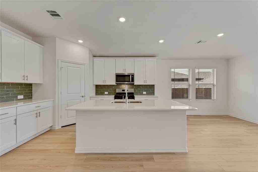 6624 Valley Lake Ln - Photo 7 of 20