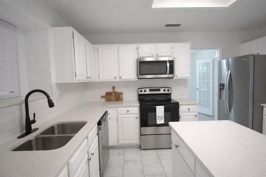 2035 Lansdown Dr - Photo 6 of 14