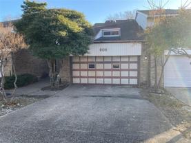 606 Old Country Rd - Photo 1 of 1