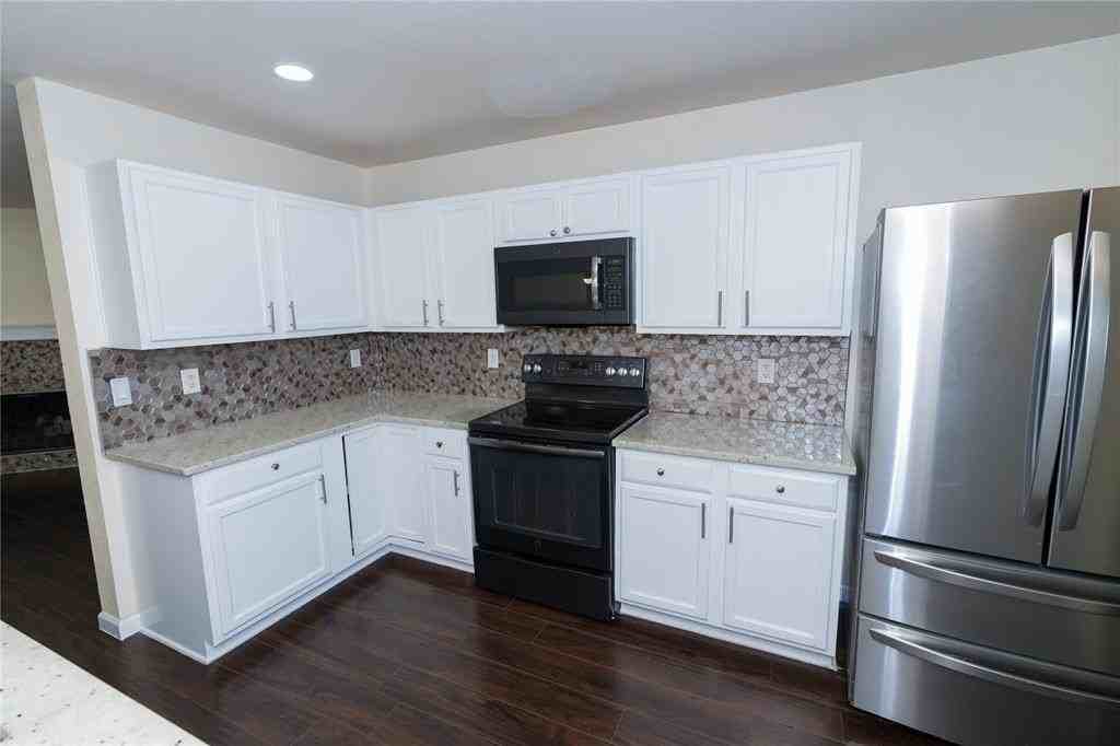 1717 Shawnee Trl - Photo 2 of 35