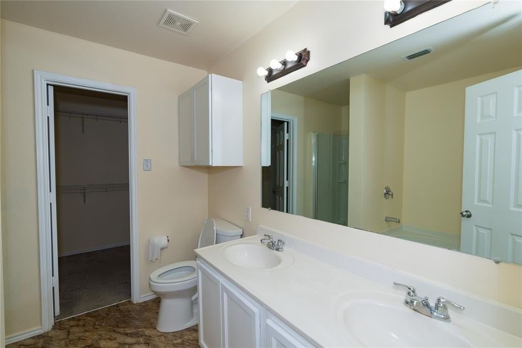 1717 Shawnee Trl - Photo 3 of 35