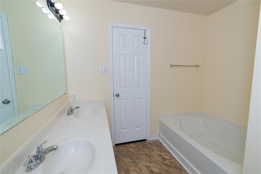 1717 Shawnee Trl - Photo 4 of 35