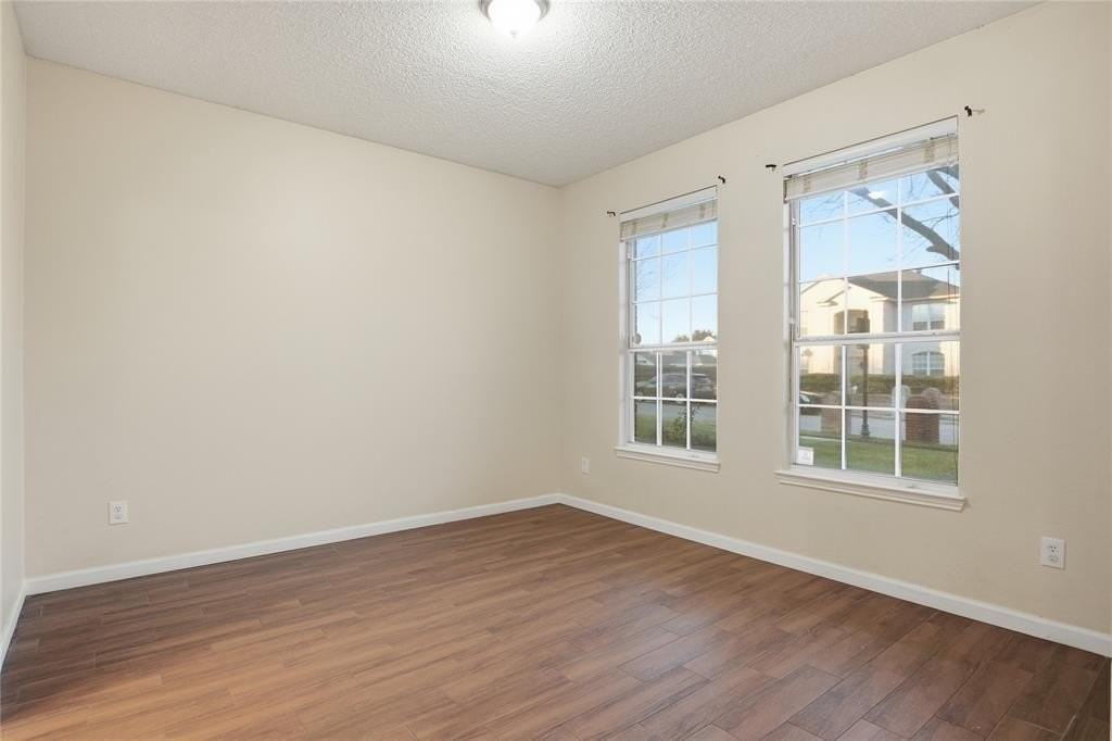 728 Dandelion Dr - Photo 5 of 21