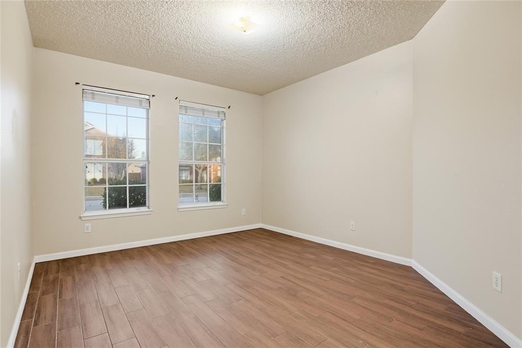 728 Dandelion Dr - Photo 6 of 21