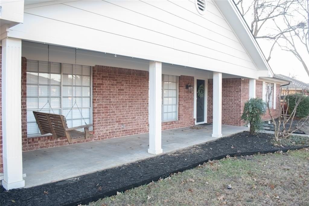 2808 Peachtree Ln - Photo 2 of 23