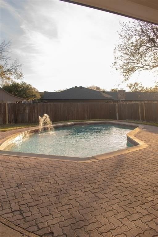 2808 Peachtree Ln - Photo 4 of 23