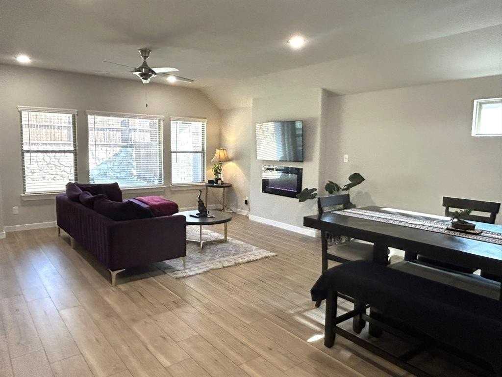 4913 Pebblewood Dr - Photo 3 of 30