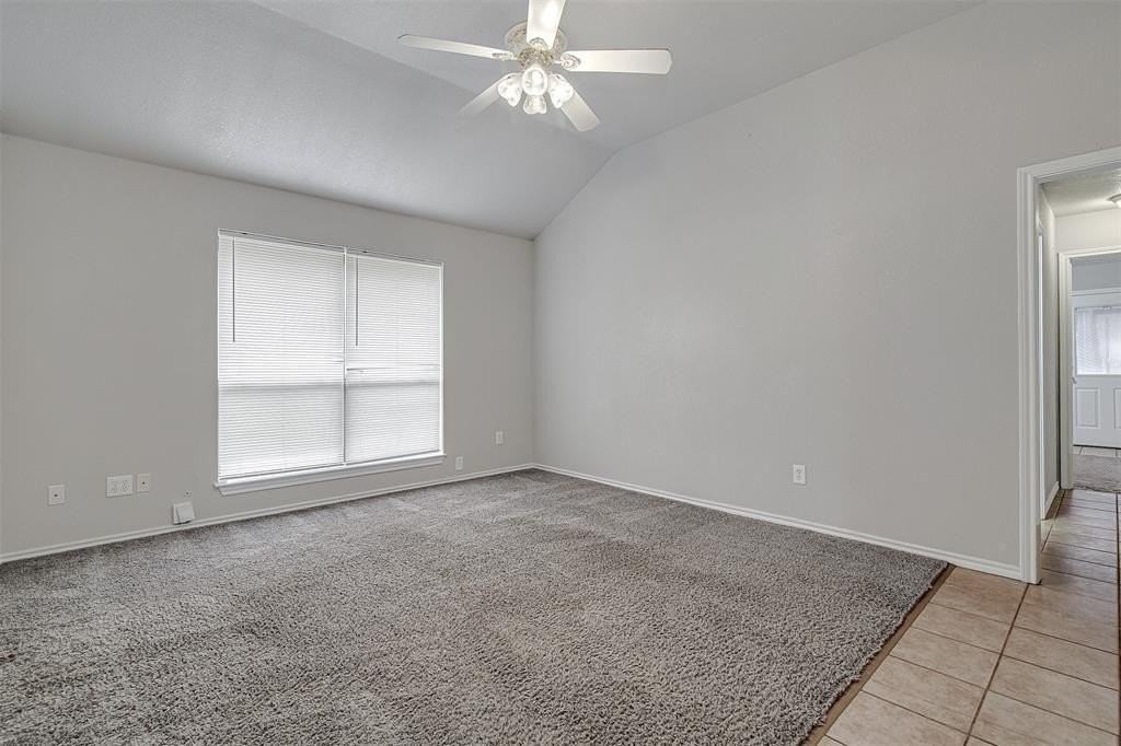 214 Joshua Blvd - Photo 4 of 17