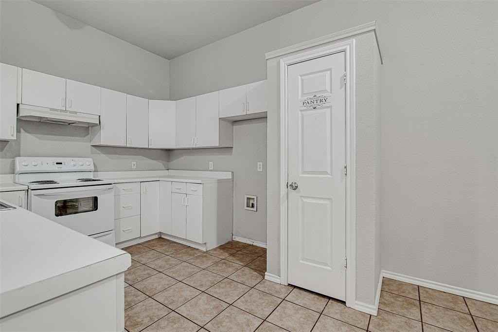 214 Joshua Blvd - Photo 6 of 17