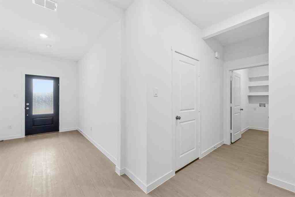 4920 Ascot Way - Photo 4 of 38