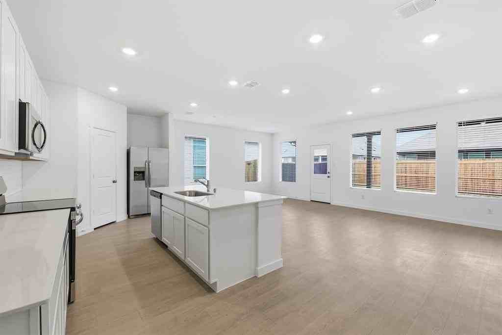 4920 Ascot Way - Photo 5 of 38