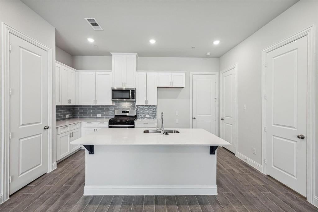 4104 Kearsage Dr - Photo 5 of 17