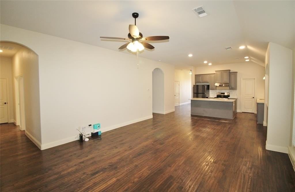 1532 Reagan Ave - Photo 4 of 26