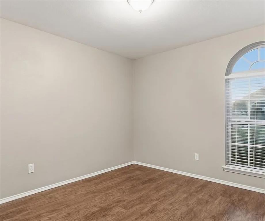 2120 Stonewood Dr - Photo 4 of 16