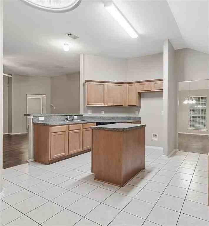 2120 Stonewood Dr - Photo 5 of 16