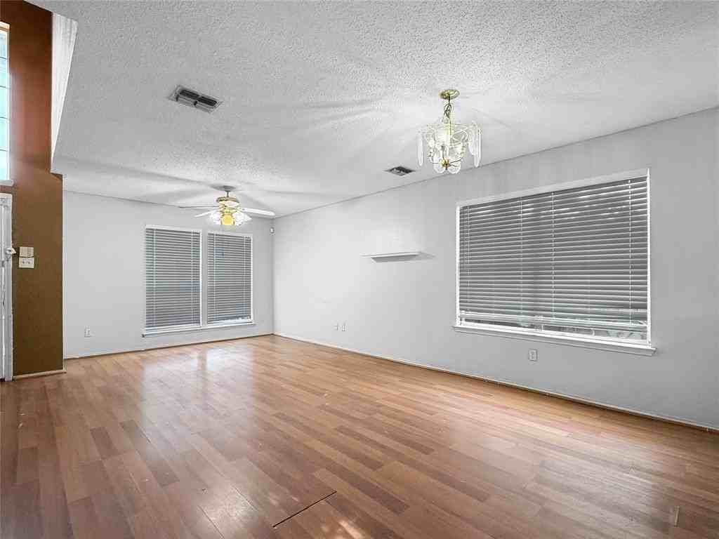 204 Patton Dr - Photo 2 of 21