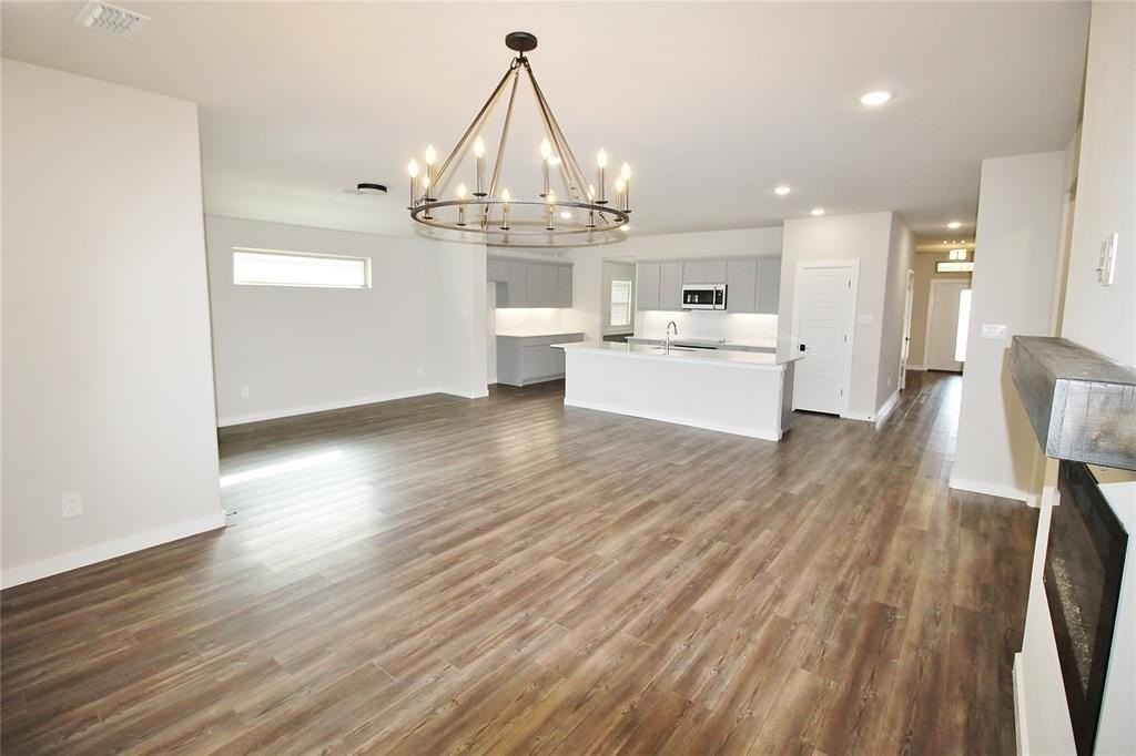 139 Lost Maples Way - Photo 4 of 23