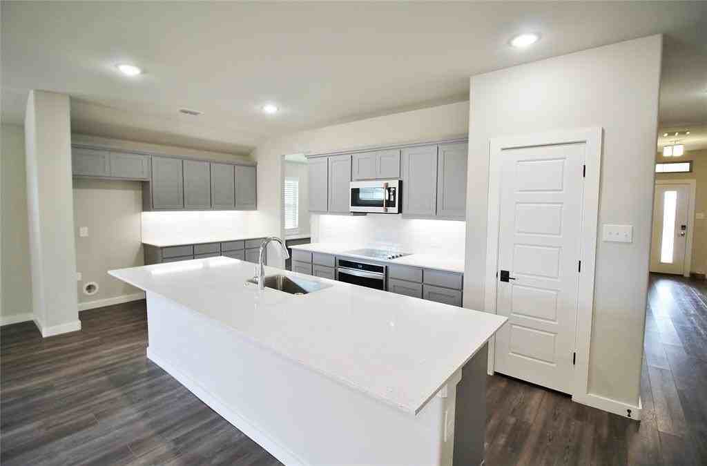 139 Lost Maples Way - Photo 5 of 23