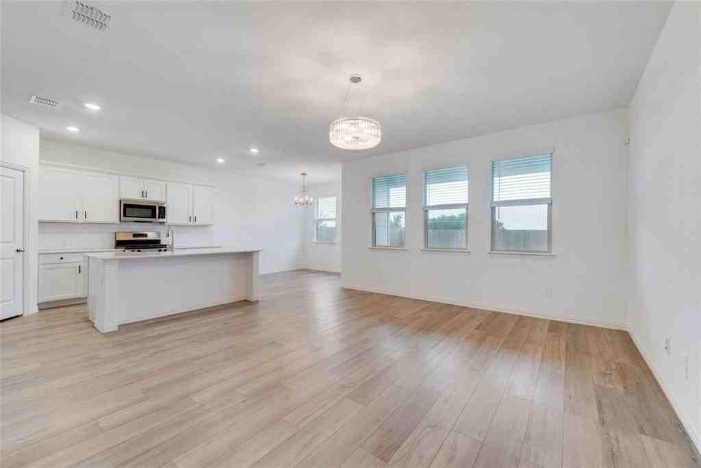 1108 Rumble Dr - Photo 5 of 12