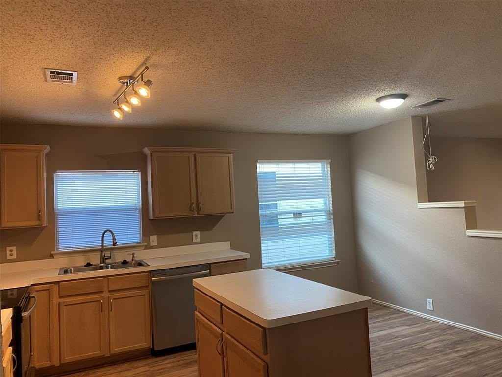 4211 Falcon Dr - Photo 3 of 10